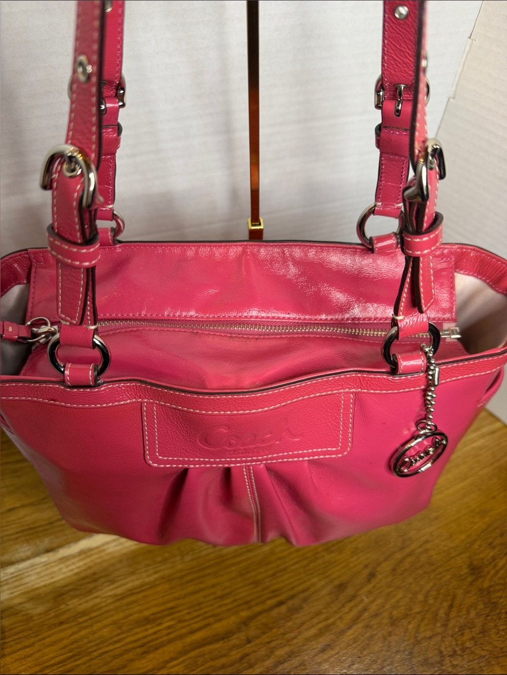 🩷Coach F13761 Hot Pink Patent Leather Tote Bag🩷 with Charm 🔥COA included - Picture 6 of 16